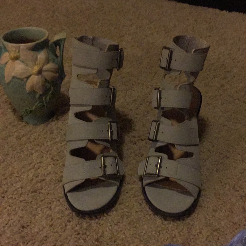 Strap and buckle boot sandal Gray 🎸💕☮️💝